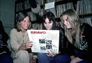 Pop singer Suzi Quatro (left) with guitarist Joan Jett (center)