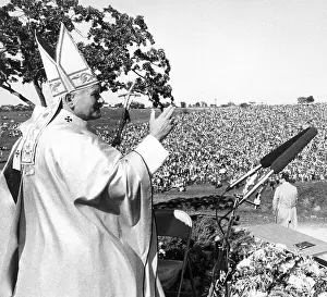 Mass Prints: Pope John Paul II Gesturing Before Crowd