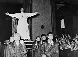 Pilgrim Prints: Pope Pius XII Standing Before His Gestatorial Chair