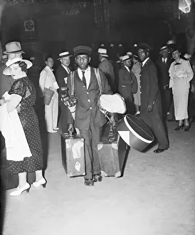 Porter Prints: Porter Carrying Bags and Golf Clubs