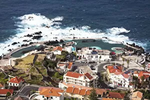Images Dated 7th July 2012: Porto Moinz with a sea water swimming pool, Lanceiros, Porto Moniz, Madeira, Portugal