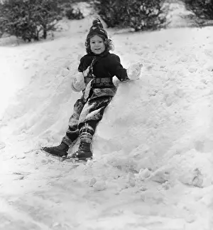 Warm Clothing Prints: Portrait of girl (6-7) sitting on snow