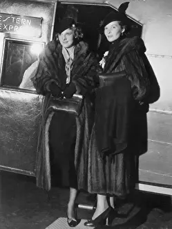 Burbank Prints: Portrait of Katharine Hepburn with Elissa Landi