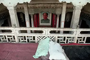 Buddhist Prints: Portrait of Mao Tse Tung in Temple