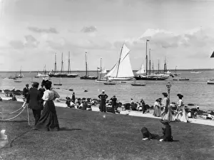 Prints of circa 1900: Promenaders watching the sailing boats in Portsmouth waters. (Photo by F J Mortimer/Getty Images) Francis James Mortimer (1874-1944) Prints: Portsmouth Sails