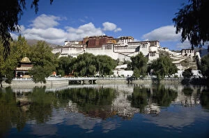 Images Dated 4th October 2006: Potala Palace, Lhasa, Tibet Autonomous Region, China