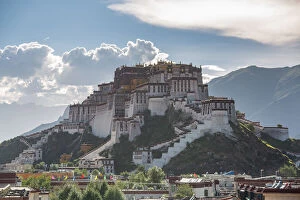 Iconic Buildings Around the World Collection: Potala Palace, Lhasa, Tibet, China