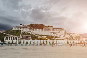 Images Dated 11th August 2014: The Potala Palace in Sunlight, Lhasa, Tibet, China