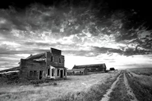 Derelict Buildings Gallery: Prairie Ghost Town in Black and White