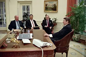 Pres Reagan Meeting with George Schultz