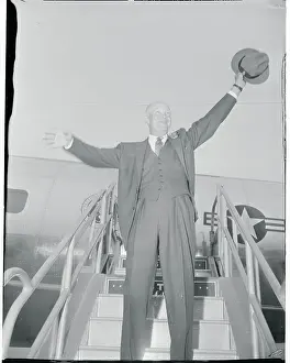 Augusta Prints: President Eisenhower Waving