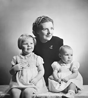 Ottawa Prints: Princess Juliana with Her Daughters