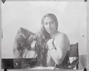 Princess Va Kua Pomare Displaying Her Hair