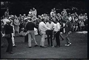 Pro-Golfers Being Cordial
