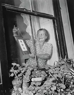 Huty30660 Prints: Proud Mother During the War