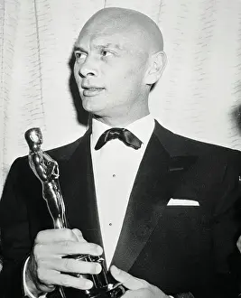 A Proud Yul Brynner Holds Oscar