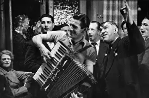 Musical Instr Prints: Pub Player