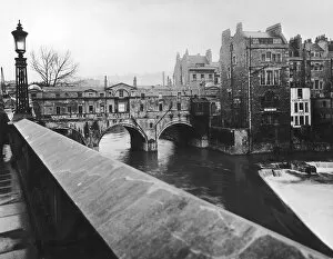 Images Dated 13th February 2009: Pulteney Bridge, circa 1930
