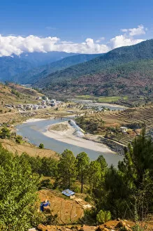 Images Dated 10th April 2009: Puna Tsang Chu river running through Punakha, Bhutan