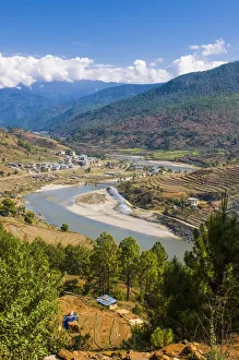 Images Dated 10th April 2009: Puna Tsang Chu river running through Punakha, Bhutan
