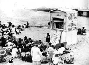 Historical Central Press Art Prints Gallery: Puppet Show