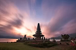 Images Dated 21st October 2015: Pura Ulun Danu Bratan, Hindu temple on Bratan lake, Bali, Indonesia