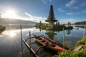 Images Dated 30th August 2017: Pura Ulun Danu Bratan, Hindu temple on Bratan lake, Famous tourist attraction in Bali