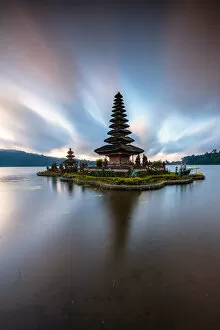 Images Dated 31st August 2019: Pura Ulun Danu Bratan temple at dawn, Bali, Indonesia