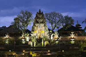 Images Dated 29th March 2012: Puri Saraswati temple at night, Ubud, Bali, Indonesia