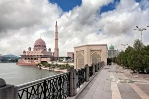 Images Dated 6th February 2014: Putra Mosque
