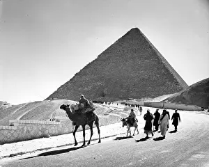 Lac0062 Prints: PYRAMID IN CAIRO