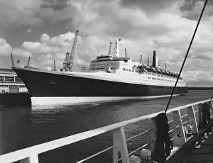 Airport Prints: QE2