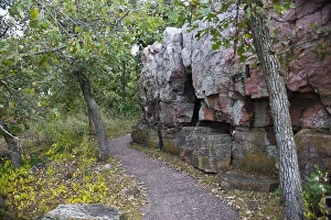 Images Dated 4th October 2015: Quartzite cliffs on Circle Trail, Pipestone National Monument, Minnesota, USA