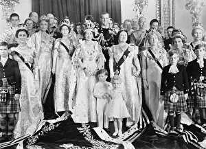 Son In Law Prints: Queen Elizabeth Poses with Royal Family
