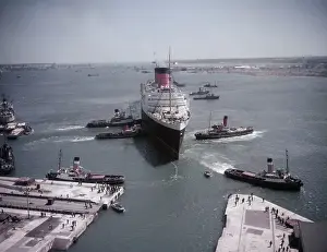 Seaport Prints: Queen Elizabeth in Southampton Harbor
