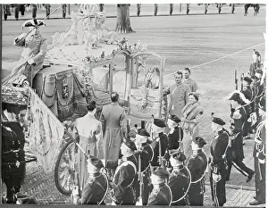 Bernhard Prints: Queen Juliana Preparing to Step Inside a Carriage