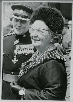 Canterbury Prints: Queen Juliana with Regiment Brigadier