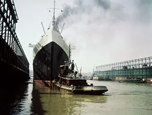 Queen Mary Leaving New York City Pier