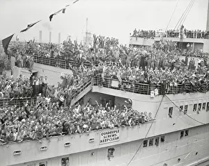 Homecoming Prints: Queen Mary Sailing into New York with Troops