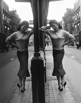 M Typ Euro Bri Women Young Prints: Queen Of Soho