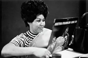 Queen Of Soul Holding Her Soul 69 Album
