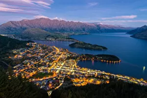 Images Dated 26th April 2016: Queenstown cityscape at dusk, New Zealand