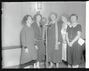 Quintette Singers at The Microphone