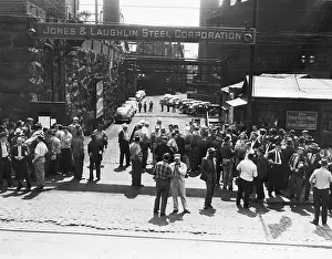 Railroad Employees Picket Steel Mill