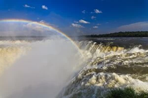 Images Dated 13th November 2015: Rainbow over the Devils Throat, Iguazu Falls