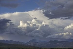 Images Dated 10th November 2012: Rainy weather over the mountains in the evening, Mendoza province, Argentina