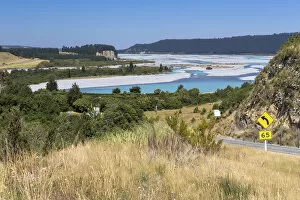 The Rakaia River with its extensive river bed, Canterbury Region, New Zealand