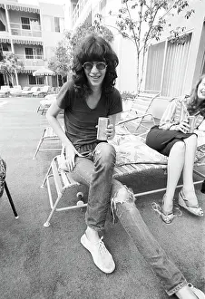 Ramones Singer Lounges