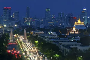 Images Dated 11th April 2012: Ratchadamnoen road
