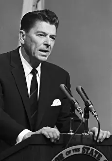 Reagan Taking Governor's Office Oath
